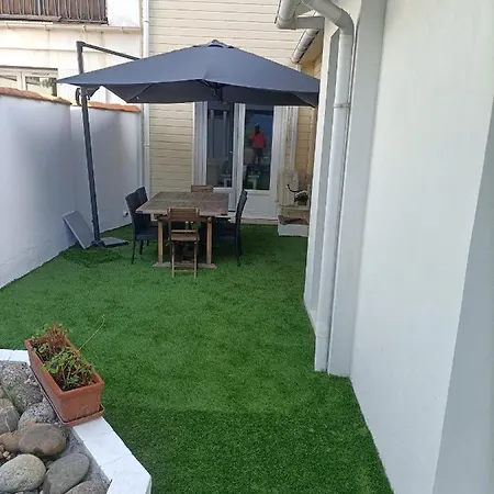 Superbe Dans Avec Jardin * Royan